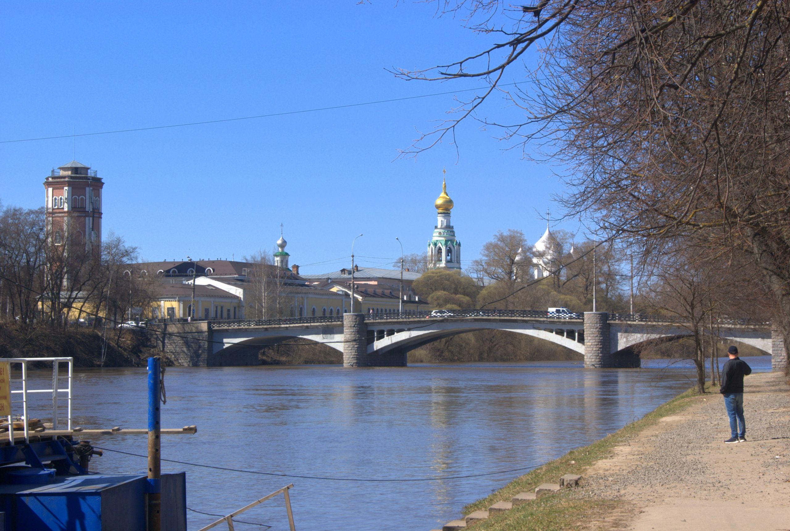 Водонапорная башня и Октябрьский мост