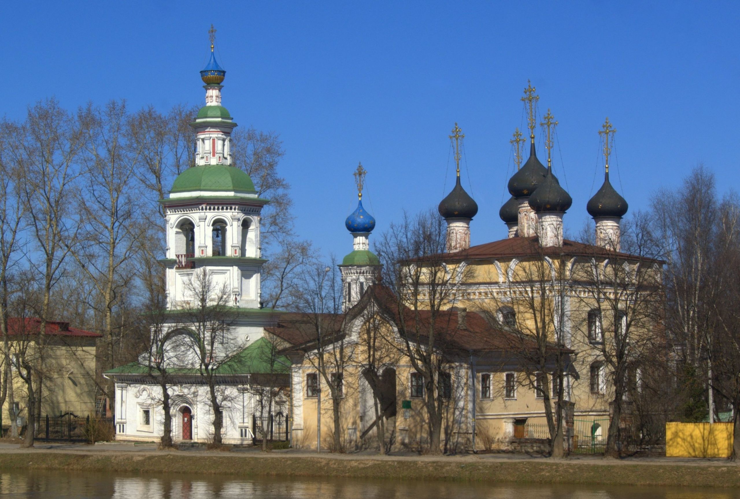 Церковь Успения и Церковь Дмитрия Прилуцкого