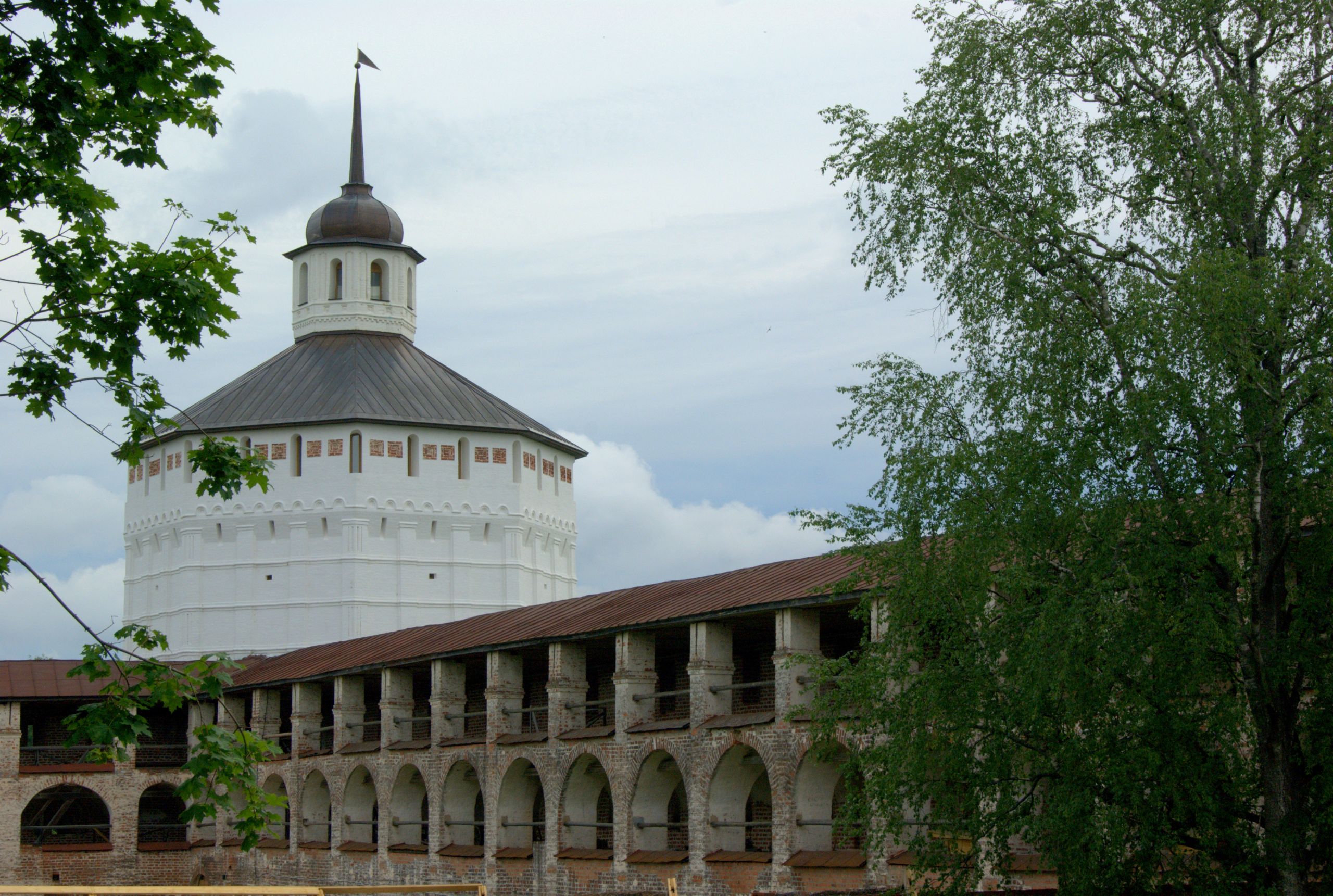 Вологодская башня (вид с территории Старого города)