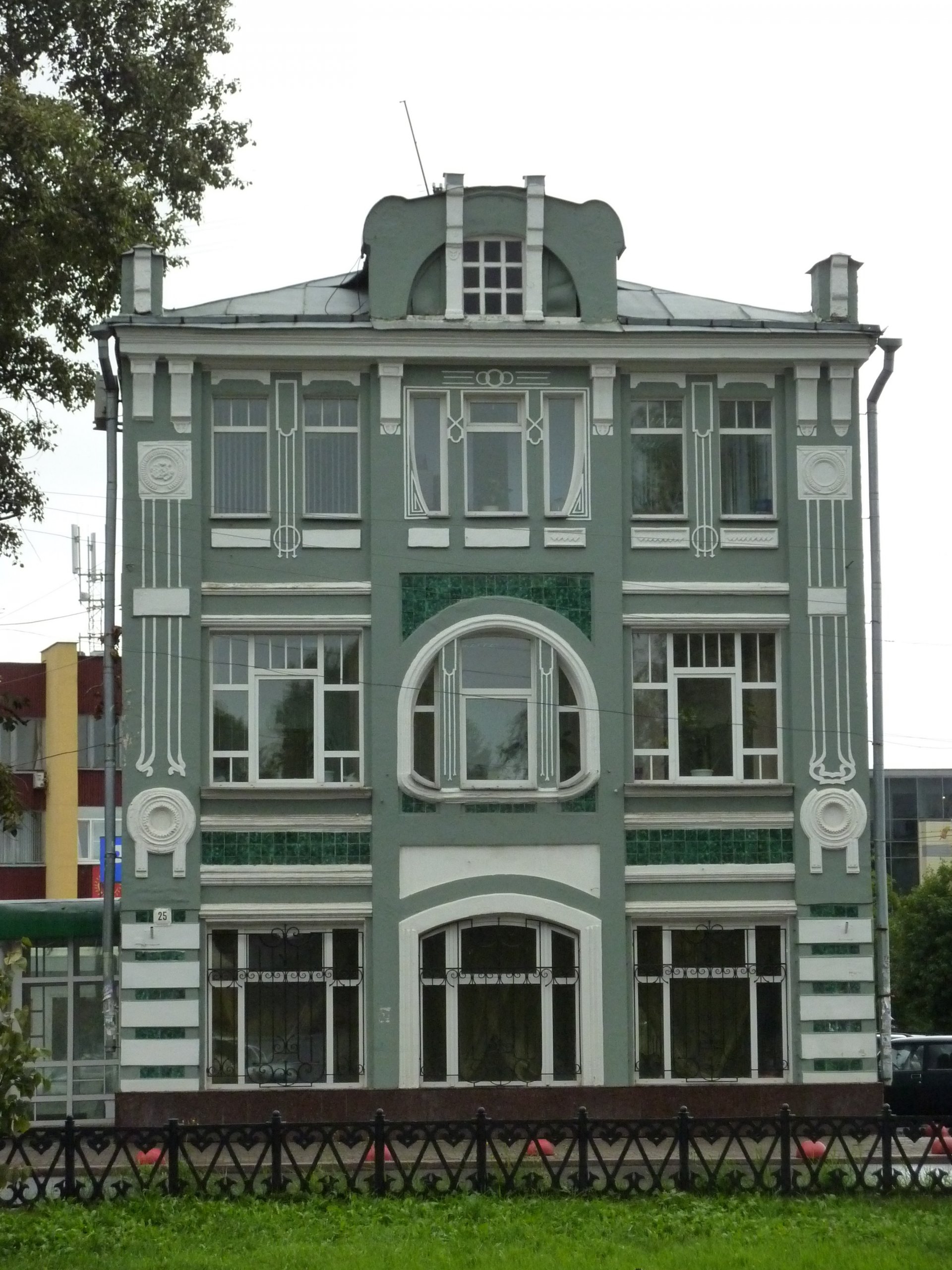 2012 год (https://w.wiki/M5fJ)