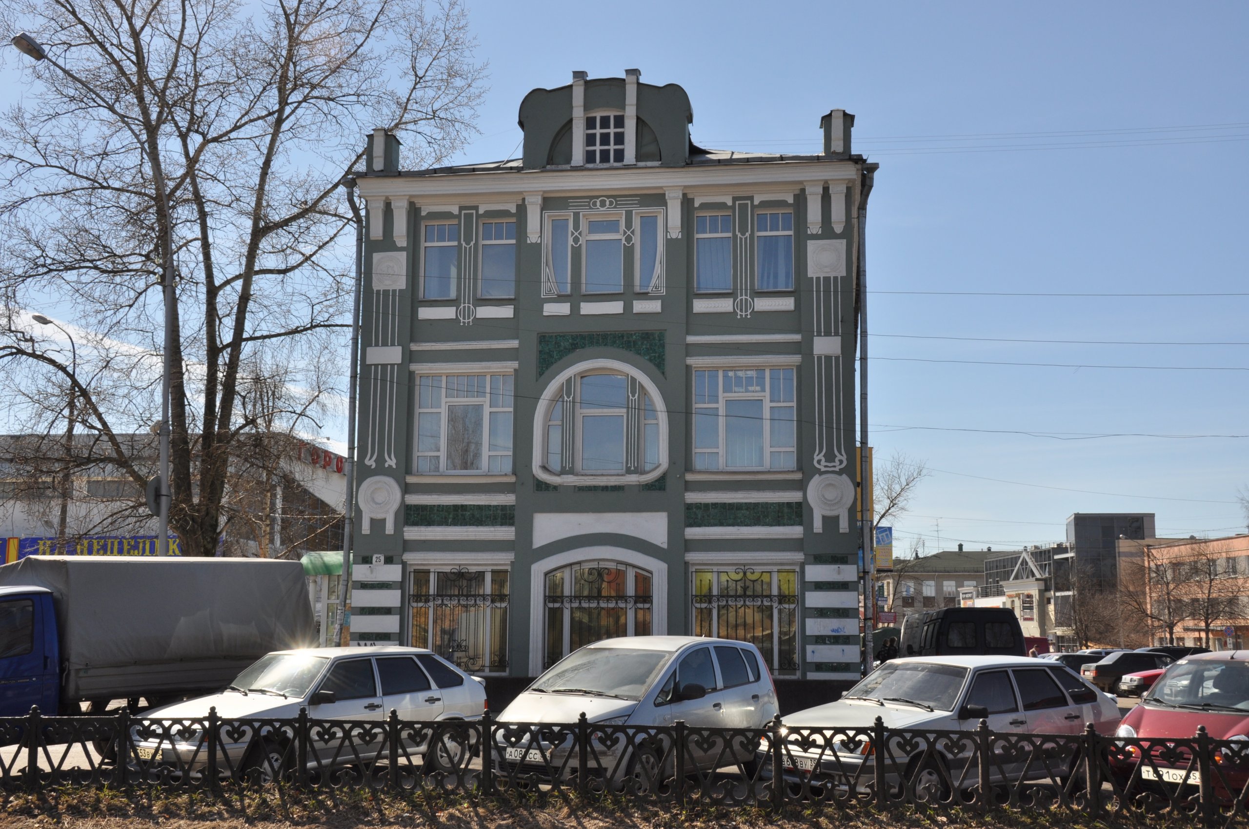 2011 год (https://w.wiki/M5fT)